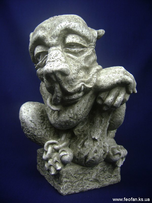 Страж. Горгулья с дубиной. Искусственный камень. Н-31см. 2006г.