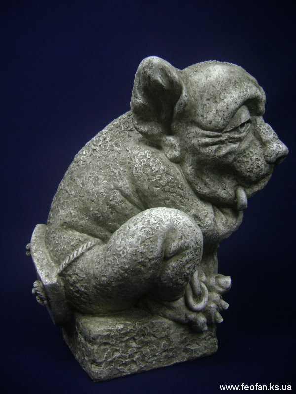 Страж. Горгулья с дубиной. Искусственный камень. Н-31см. 2006г.
