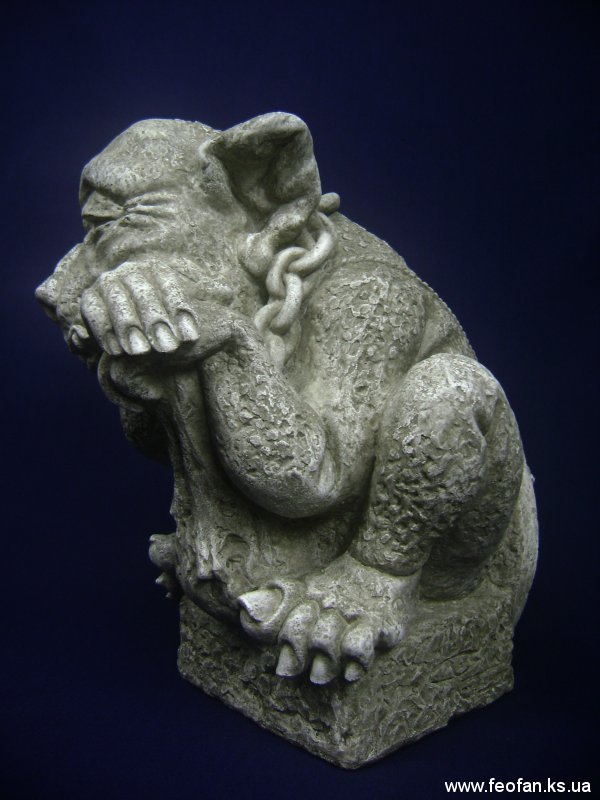 Страж. Горгулья с дубиной. Искусственный камень. Н-31см. 2006г.