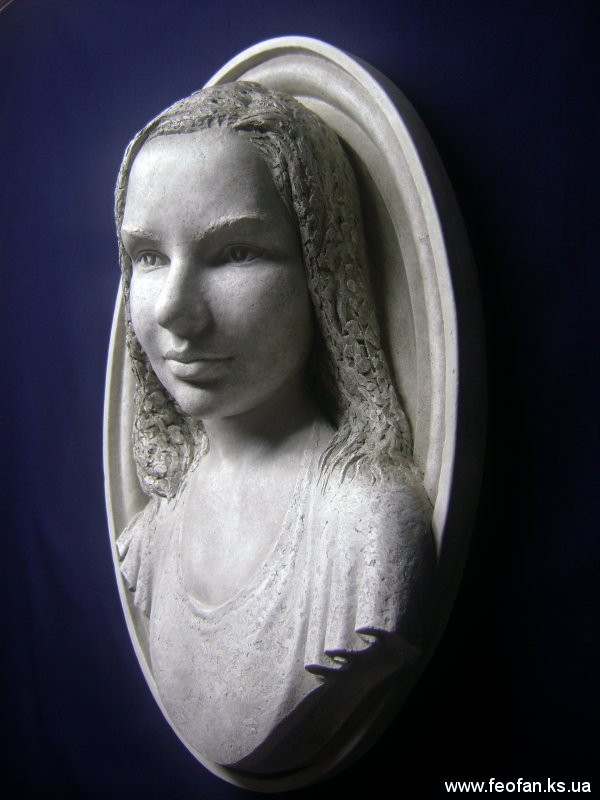 Портрет Марии Борисенко. Искусственный камень. Н-70см. 2008г.